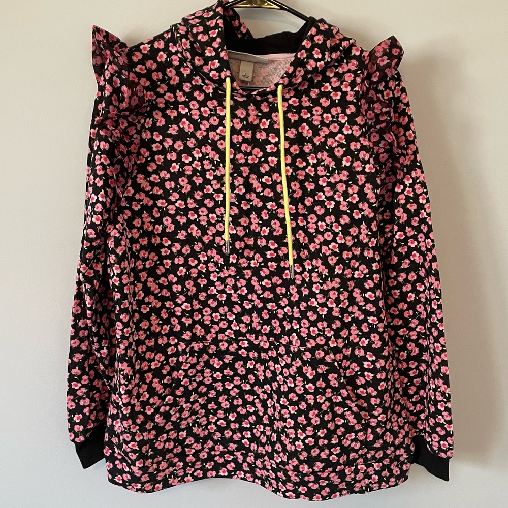 Hoodie with Flowers and Ruffle Shoulders 🌺